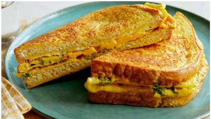 ബ്രെഡ് ഓംലെറ്റ് ഇങ്ങനെ ഉണ്ടാക്കി നോക്കൂ...