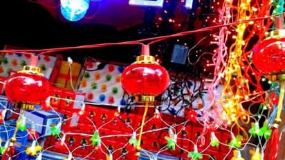 রাগ নেই 'দেশপ্রেমিক'দের, দীপাবলির মুখে শহরে দেদার কিনছে চিনা আলো