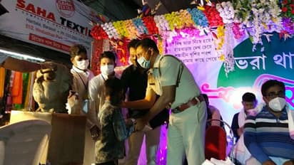 তৃণমূল নেতার স্মরণসভায় উর্দি পরে হাজির থানার ওসি, সংবর্ধনা নেওয়ায় শুরু রাজনৈতিক বিতর্ক