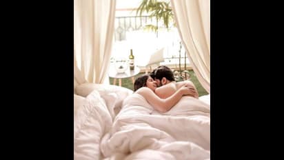 'ಸರಿಗಮಪ' ನಿರೂಪಕನ ರೊಮ್ಯಾಂಟಿಕ್‌ ಫೋಟೋ; ನೆಗೆಟಿವ್ ಕಾಮೆಂಟ್‌ಗೆ ನೋ ಪ್ರಾಬ್ಲಂ!