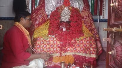 ১০৮টি প্রদীপ জ্বালিয়ে মঙ্গলারতি, দীপাবলীতে কালীরূপে পূজিতা হন দেবী নলাটেশ্বরী