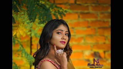 உடலில் ஆடையின்றி... கடற்கரையில் பிக்பாஸ் ஜூலி செய்த காரியம்... வைரல் போட்டோ...!