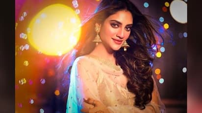 'তুমি কি সত্যি নাকি স্বপ্ন', নুসরতের ব্যাকলেস লেহেঙ্গায় চোখ কপালে নিখিলের