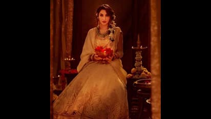 രാജകുമാരിയെപ്പോലെ അണിഞ്ഞൊരുങ്ങി നോറാ; ചിത്രങ്ങൾ കാണാം