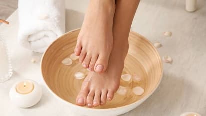 മനോഹരമായ പാദങ്ങള്‍ക്ക് വീട്ടിൽ ചെയ്യാം ഇക്കാര്യങ്ങള്‍...