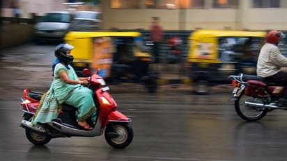 ടൂവീലര്‍ വാങ്ങുമ്പോള്‍ ഈ വസ്‍തുക്കള്‍ക്ക് പണം കൊടുക്കരുത്!