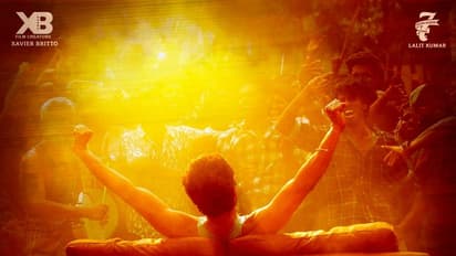 மார்தட்டும் ‘மாஸ்டர்’... வெறித்தனமான கொண்டாட்டத்தில் விஜய் ரசிகர்கள்...!