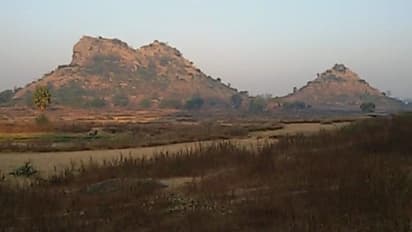 উদয়ন পণ্ডিত আর নেই, সৌমিত্রের মৃত্যুতে শোকের ছায়া পুরুলিয়ার প্রত্যন্ত গ্রামেও