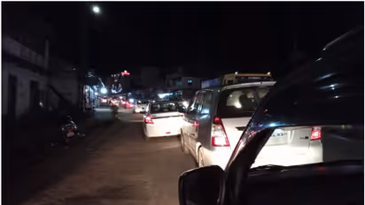 യന്ത്രത്തകരാര്‍; താമരശ്ശേരി ചുരത്തില്‍ ലോറി കുടുങ്ങി, മൂന്ന് മണിക്കൂര്‍ ഗതാഗതക്കുരുക്ക്