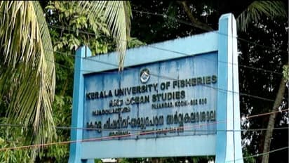 സ്ത്രീധനവിരുദ്ധ സത്യവാങ്മൂലം നൽകി കുഫോസ് വിദ്യാർത്ഥികൾ; സമൂഹത്തിന് മുഴുവൻ മാതൃകയെന്ന് ഗവർണർ