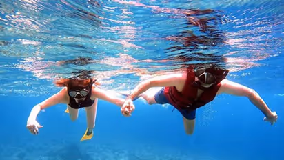 ആഘോഷങ്ങള്‍ തീരുന്നില്ല, കടലിനടിയില്‍ നിന്നുള്ള ഫോട്ടോകളുമായി കാജല്‍ അഗര്‍വാള്‍!