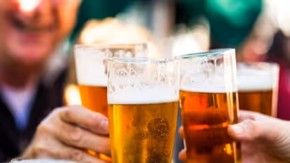 ಬಿಯರ್ ಬಿಟ್ಟು ಅಗ್ಗದ ಮದ್ಯಕ್ಕೆ ಮೊರೆ..!