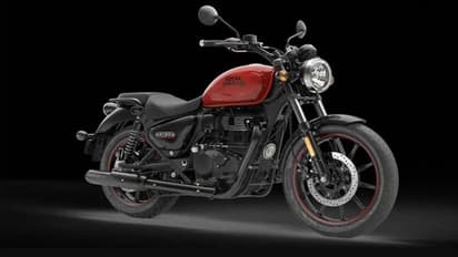 പിന്നെയും പിന്നെയും ക്യാമറയില് പതിഞ്ഞ് ആ അമ്പരപ്പിക്കും ബുള്ളറ്റ്!