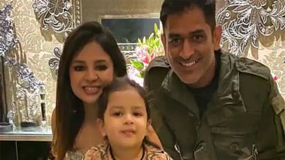 ಧೋನಿ ಪತ್ನಿ ಬರ್ತ್‌ಡೇ ಸೆಲಬ್ರೆಷನ್‌ನಲ್ಲಿ ಪಾಕಿಸ್ತಾನಿ ಕ್ರಿಕೆಟಿಗ !