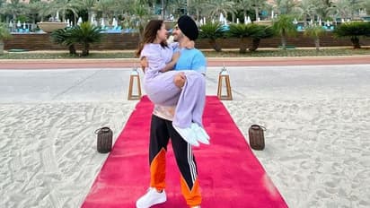 ದುಬೈನಲ್ಲಿ ಸಿಂಗರ್ ಕಪಲ್ ಹನಿಮೂನ್: ಲಿಪ್‌ಲಾಕ್ ವೈರಲ್