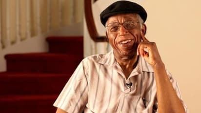 আফ্রিকার পরাজয়ের কথা বিশ্ব সাহিত্য হয়ে উঠেছিল চিনুয়া আচেবের লেখায়