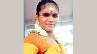 எந்த நேரமும் செல்போனில் கடலை போட்டுக்கொண்டிருந்த தங்கை.. ஆத்திரத்தில் வெட்டி படுகொலை செய்த அண்ணன்..!