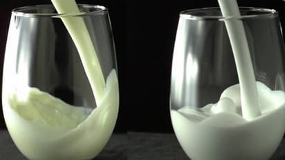 गिलास में डाला दूध असली है या नकली? बिना चखे इस तरह कर सकते हैं 'जहर' की पहचान