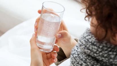 মাঝরাতে গলা শুকিয়ে তেষ্টায় ঘুম ভেঙ্গে যাচ্ছে, কেন এমনটা হচ্ছে জেনে নিন কারণ