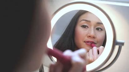 दादी मां के इन नुस्खों का नहीं है कोई जोड़, झट से गुलाबी हो जाएंगे काले से काले होठ