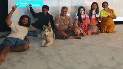 അനിയൻ നായകനായ സിനിമ കുടുംബത്തോടൊപ്പം കണ്ട് വിജയ് ദേവെരകൊണ്ട, താരത്തിന് പറയാനുള്ളത് ഇതാണ്!