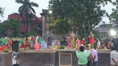 কৃত্রিম জলাশয়ে ছটপুজো, নজর দিন সন্তোষ মিত্র স্কোয়ারে