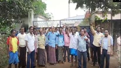 সরকারি সহায়ক মূল্যে ধান বিক্রির দাবি, মিলের সামনে বিক্ষোভ বর্ধমানের চাষিদের