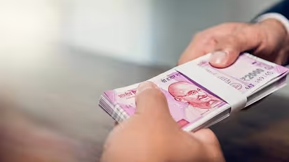 നിക്ഷേപിക്കാൻ തയ്യാറെടുക്കുകയാണോ? മുതിർന്ന പൗരന്മാർക്ക് വമ്പൻ പലിശയുമായി ഈ ബാങ്ക്