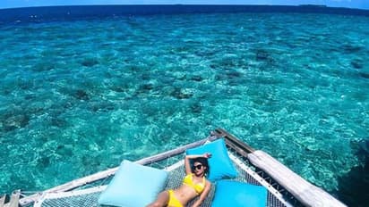 ನೀಲಸಾಗರದಲ್ಲಿ ಮೈ ಮರೆತಿದ್ದಾರೆ ಬಾಲಿವುಡ್ ಸ್ಟಾರ್ಸ್..! ಮಾಲ್ಡೀವ್ಸ್‌ನಲ್ಲಿ ಸಿನಿತಾರೆಯರು