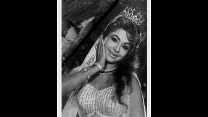 কলকাতায় থাকাকালিন হেলেন ছেড়েছিলেন স্কুল, রাস্তায় বেরলেই পড়তেন বোরখা, কেন জানেন