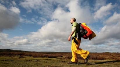 ആദ്യം ഉപേക്ഷിച്ചത് പണം, പിന്നെയുപേക്ഷിച്ചത് ടെക്നോളജി; വ്യത്യസ്തമായ ജീവിതവുമായി ഒരാൾ