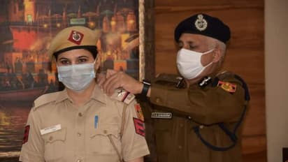 FACT CHECK:  कांस्टेबल से सब-इंस्पेक्टर बनी अफसर के नाम फर्जीवाड़ा, सीमा ढाका के नकली Tweets का सच