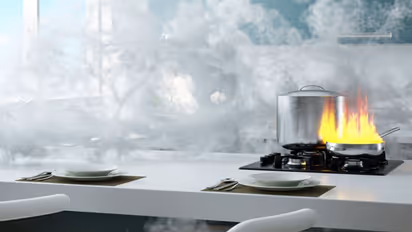 ಕಿಚನ್‌ನಲ್ಲಿ   exhaust fan ಇಲ್ವಾ?  ಹೀಗ್ ಹೊಗೆ ಹೋಗಿಸಬಹುದು ನೋಡಿ