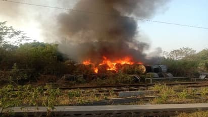 ప్రాణాలకు తెగించి.. ఆరుగురు ప్రాణాలు కాపాడిన వలంటీర్...