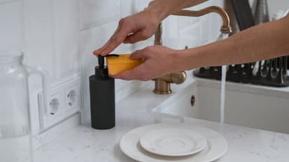 பாத்திரம் துலக்குற ஸ்பாஞ்ச்'ல இவ்ளோ ஆபத்தா? உண்மை தெரிஞ்சா ஷாக் ஆவீங்க!! 