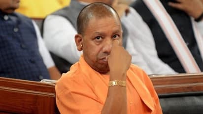 যোগীর বিরুদ্ধে গর্জে উঠলেন ১০৪জন প্রাক্তন আইএএস, লাভ জিহাদ আইন চালুর একমাসের মাথাতেই ধাক্কা