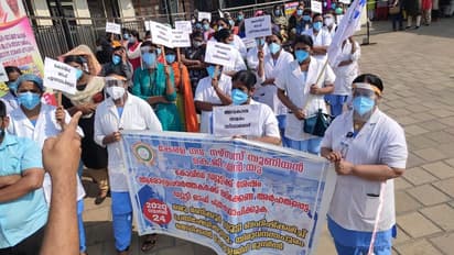 അവധിയില്ല, ഏഴ് ദിവസം തുടര്‍ച്ചയായ ഡ്യൂട്ടി ; സമരം ചെയ്ത് നേഴ്സുമാര്‍