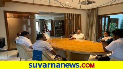 ಬಿಜೆಪಿ ನಾಯಕರ ಸಭೆಯಲ್ಲಿ ಕಾಂಗ್ರೆಸ್ ಹಾಜರ್: ಹಲ್-ಚಲ್ ಎಬ್ಬಿಸಿದ ರಮೇಶ್ ಜಾರಕಿಹೊಳಿ