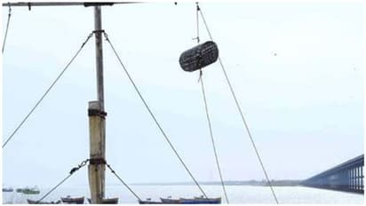 தீவிரமடையும் நிவர்... புயல் கூண்டு எதைக் குறிக்கிறது..?