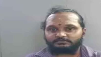 பெண்கள் முன்னால் பேண்ட் ஜிப்பை அவிழ்த்து அந்தரங்க உறுப்பை காட்டிய கோயில் பூசாரி... அலேக்கா தூக்கிய போலீஸ்..!