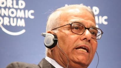 बेडरूम में Kiss की इजाजत वाले बयान पर फंसे पूर्व केंद्रीय मंत्री यशवंत सिन्हा,जानिए- क्या है पूरा मामला