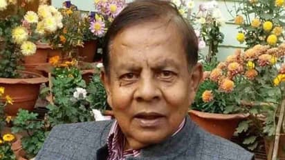 প্রয়াত ধোনিকে তারকা করে তোলার অন্যতম কারিগর, ভেঙে পড়েছেন মাহি