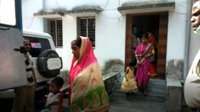 অন্ধকারে কাঁটাতার পেরিয়ে অনুপ্রবেশের চেষ্টা, সীমান্তে গ্রেফতার শিশু সহ ২১ জন মহিলা