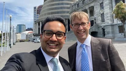 న్యూజిలాండ్ లో ఎంపీగా భారతీయ  వైద్యుడు, సంస్కృతంలో ప్రమాణస్వీకారం