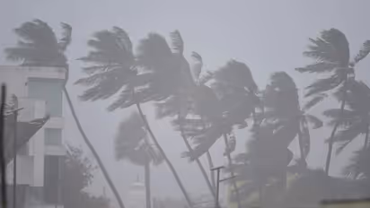 ബുറേവി ചുഴലിക്കാറ്റ് വരുന്നു, നാളെയും മറ്റന്നാളും നിർണായകം; അതിതീവ്ര മഴയ്ക്കും കാറ്റിനും സാധ്യത, മുന്നറിയിപ്പ്