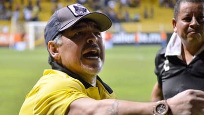 മറഡോണ, ചിലര്ക്ക് ദൈവം! ചിലര്ക്ക് ചെകുത്താന്; അര്ജന്റീന സമ്മാനിച്ച ഫുട്ബോള് മാന്ത്രികന് അരങ്ങൊഴിയുമ്പോള്