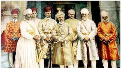 കൊട്ടാരത്തിൽ നിന്ന് കുടിലിലേയ്ക്ക് പടിയിറക്കപ്പെട്ട രാജകുടുംബങ്ങൾ...