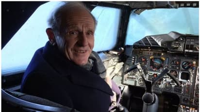 മറവിരോഗം ബാധിച്ച് കഷ്ടപ്പെടുന്ന 84 കാരിയായ ഭാര്യയെ ശ്വാസംമുട്ടിച്ചു കൊന്നശേഷം ജീവനൊടുക്കി 84 കാരനായ പൈലറ്റ്