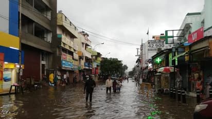 ശക്തി കുറഞ്ഞ് നിവാർ, തീരമേഖലകളിൽ കനത്ത മഴ തുടരുന്നു