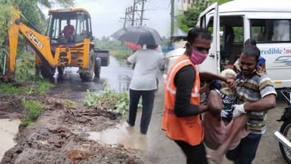 3 உயிர்களை காவு வாங்கிய நிவர்... நேற்று இரவு தொடங்கிய வெறி ஆட்டம் இன்னும் அடங்கல..!!